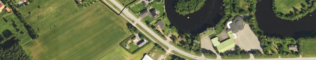 tilan puolitoistakerroksinen asuinrakennus on