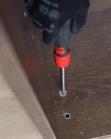 Säätövaraa on n. 24 mm ylöspäin.