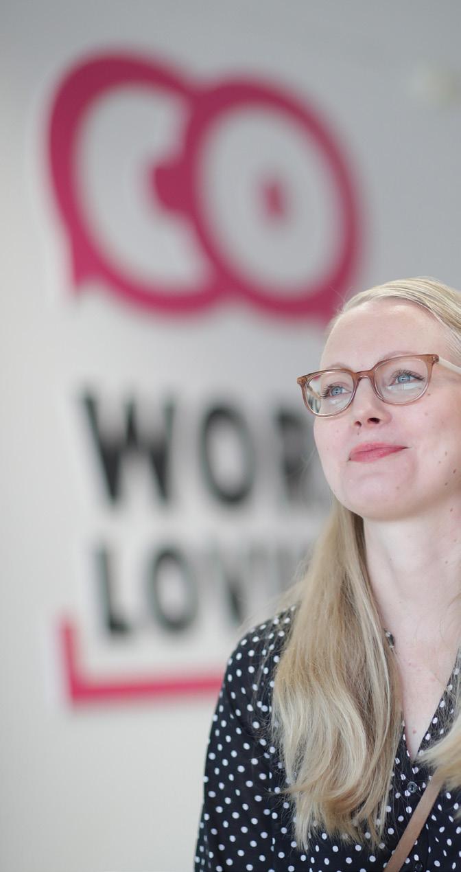 TULEVAI- SUUDEN TYÖ- YMPÄRISTÖ Loviisan elinkeinorakenne on monipuolinen, ja kaupungissa on paljon pieniä ja keskisuuria yrityksiä. Suunta on vahvasti tulevaisuuteen.