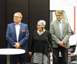Syyhän sitten selvisi, kun siirryimme auditori- oon, ja siellä Olli Rusi kutsui Juha Hartmanin