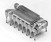suoritin lastulla 3x4 mm, $200 2300 transistoria 4