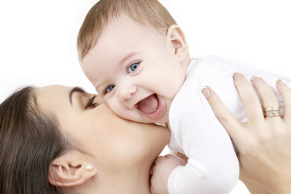 4.4 Hyvinvoiva vauva vaatii maitoa Vauvan virkeys on yksi merkki riittävästä ravinnosta. Uneliaisuus ja harvoin tapahtuva tai tehoton imeminen ovat syitä huoleen.
