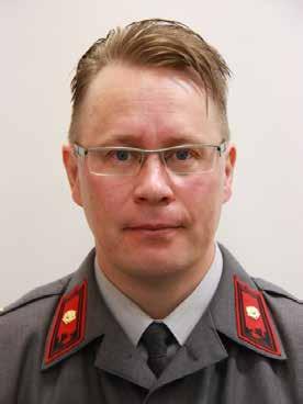 Todettakoon vain, että olen valmistunut upseerin virkaan 1999, ja saanut sen jälkeen palvella monipuolisissa ja hienoissa upseerin tehtävissä Karjalan prikaatissa, Maavoimien esikunnassa ja Hämeen