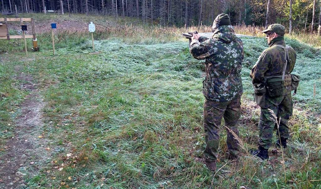 sina, sillä leikkimielisessä kisassa taidot ja tiedot karttuvat leppoisasti tekemällä. Jokaisen rastin voittaja sai 1 pisteen, toiseksi tullut 2 pistettä jne.