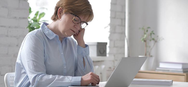 3. Uniapnean oireet Uniapnea aiheuttaa unenaikaisia hengityskatkoksia. Ne ovat toistuvia ja kestävät jopa yli minuutin kerrallaan.