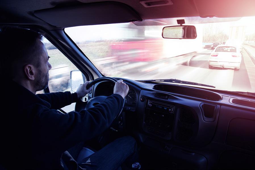 7. Ajokortin saaminen ja ajokyvyn seuranta Ajokykyä arvioitaessa valveillaoloajan väsymyksen aste on merkitsevä. Ajokorttilaki uudistui 1.7.2018 ja samalla päivittyivät ajoterveyden ohjeet, jotka vaikuttavat uniapneaa sairastaviin seuraavasti: Jos ajoluvan hakijalla on uniapnea, tarvitaan edelleen erillinen lääkärinlausunto ajokyvystä.