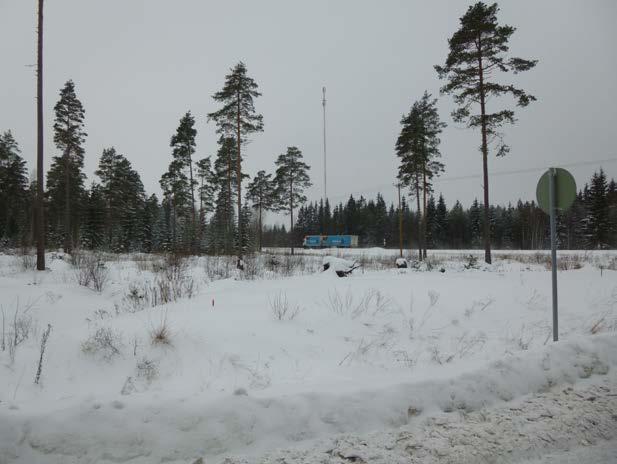 Palvelut Alueella ei ole palveluita. Työpaikat, elinkeinotoiminta Kaava-alueella on suursahan tukkivarastoalue.