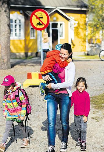 Toimenpiteet strategian toteuttamiseksi HYVINVOIVA ASUKAS Kaupunki tukee yhteisöllisyyttä ja asukkaiden oallistuutta Toimialojen välinen hyvinvointia edistävä yhteistyö ja järjestöyhteistyö Tuetaan