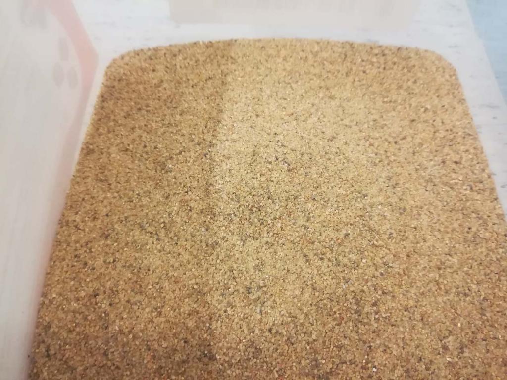 16 (38) KUVA 2. Luonnonhiekkaa 4.3.2 Ilmajäähdytetty granuli Ilmajäähdytetty granuli on valmistettu hitaasti ilman avulla jäähdytetystä masuunukuonasta.