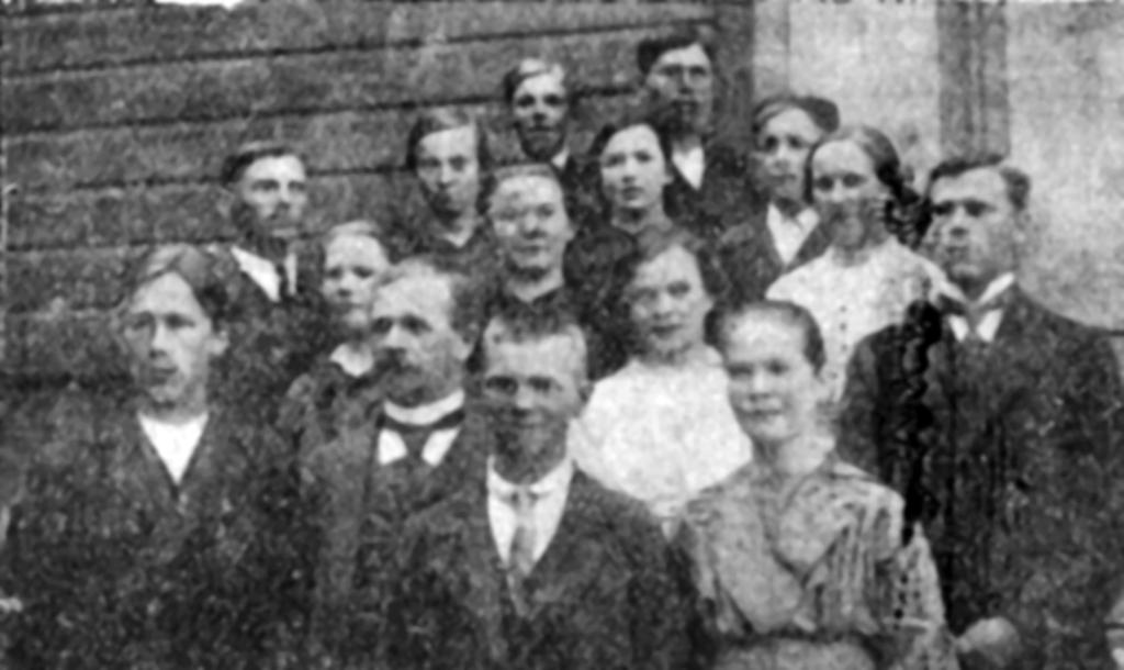 49 Nuorisoseuran lauluseura. Nuorisoseuran perustaminen Kirkonkuulutuksella kutsuttiin rautulaisia elokuun 12 p:nä 1891 kokoontumaan kansakoululle kuulemaan esitelmää, jonka pitäisi maisteri Starck.