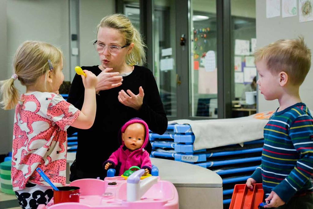 6 YHTEISTYÖ VANHEMPIEN KANSSA Vanhempien kanssa tehtävä säännöllinen yhteistyö on oleellista, jotta perheiden ja henkilöstön yhteinen kasvatustehtävä muodostaa lapsen kannalta mielekkään