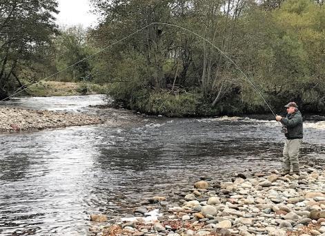 Talo on entisöity hienosti kalastajien majoituskäyttöön ja siellä on kaikki mukavuudet: wc, suihku, iso olohuone, hyvin varustettu keittiö ja 4 kpl makuuhuoneita.