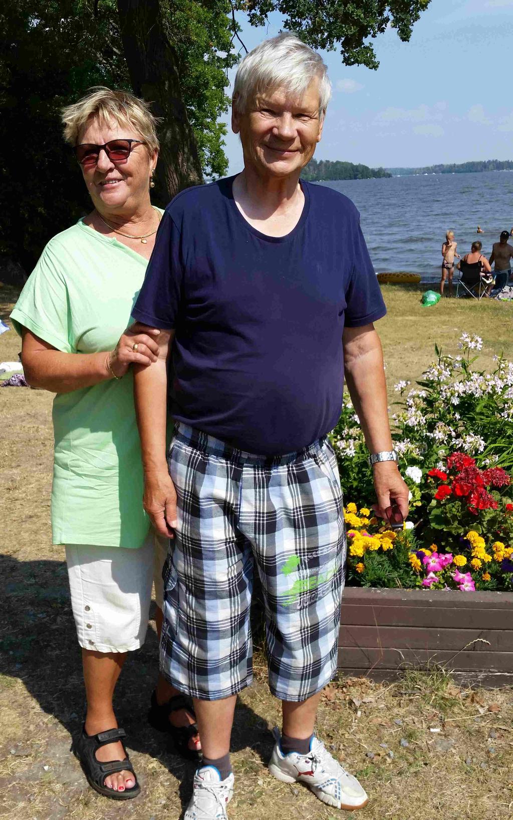 Katajainen kansa esittelyssä Sirkka Harmaala syntyi Polvijärvellä vuonna 1948. Isä oli töissä Paakkilan asbestikaivoksella ja perhe muutti Kuopioon Sirkan ollessa 6 vuotta.
