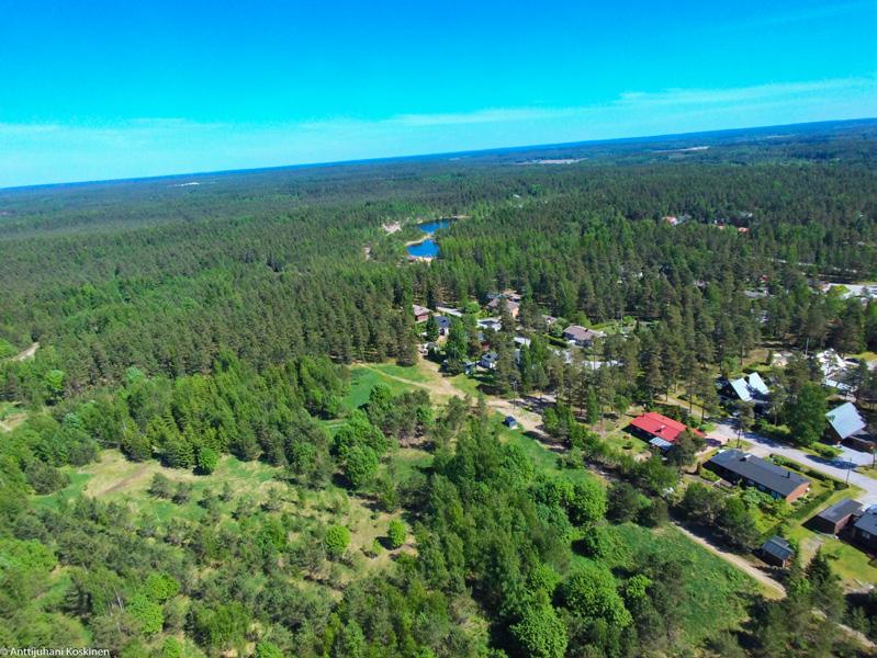 Kappaletta on sanoitettu ja sävelletty jo viime vuoden puolelta. Asialla on märyläinen rumpali Markus Anttila Combo Di Bossa bändeineen.