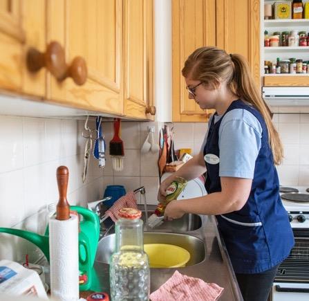 Kotihoito/kotisairaanhoito Sairaanhoitajat, terveydenhoitajat, sosionomit Tukee asiakasta ja hänen