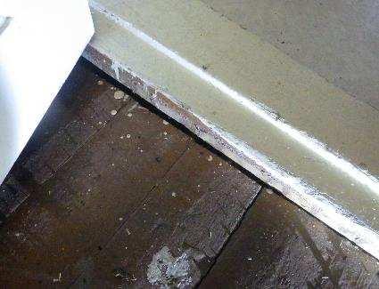 Kunnostettujen tilojen lattiapäällysteenä on käytetty muovimattoa.
