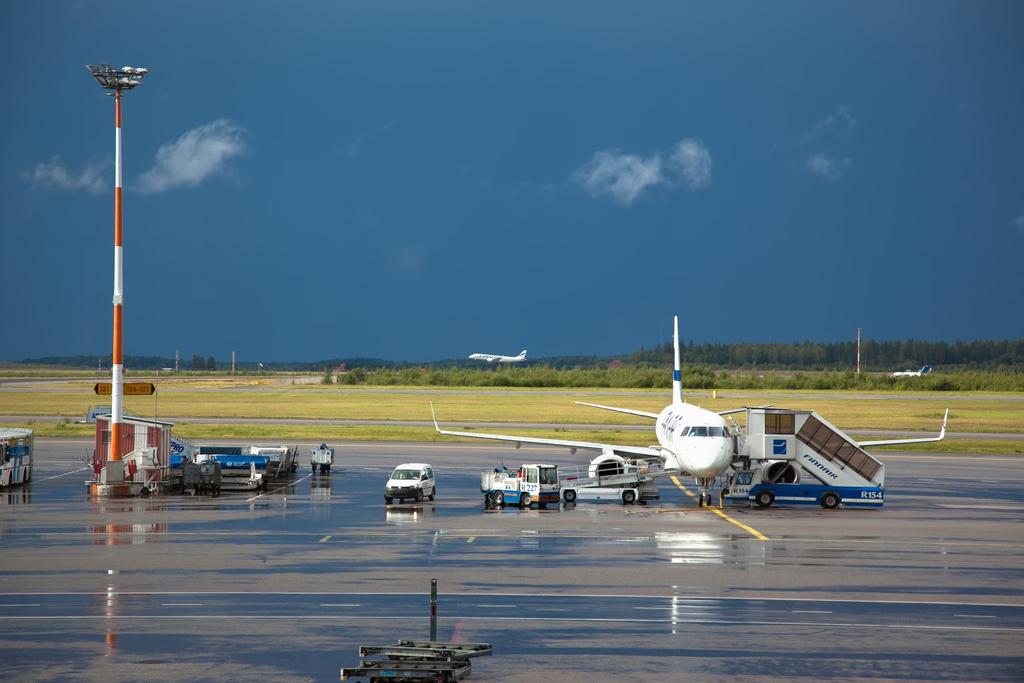 AviMet AWOS -päivitys Helsinki-Vantaan lentokentälle Mikä ratkaisi Ilmatieteen laitos on työskennellyt Vaisalan kanssa vuosia ja luottaa siksi Vaisalan asiantuntemukseen.