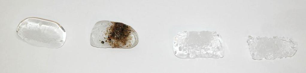 ruokasuolaa - sokeria - hiekkaa - teelusikka Mitä tehdään: 3. Aseta jokaiseen lasiin yksi jääkuutio samoin päin. 4.