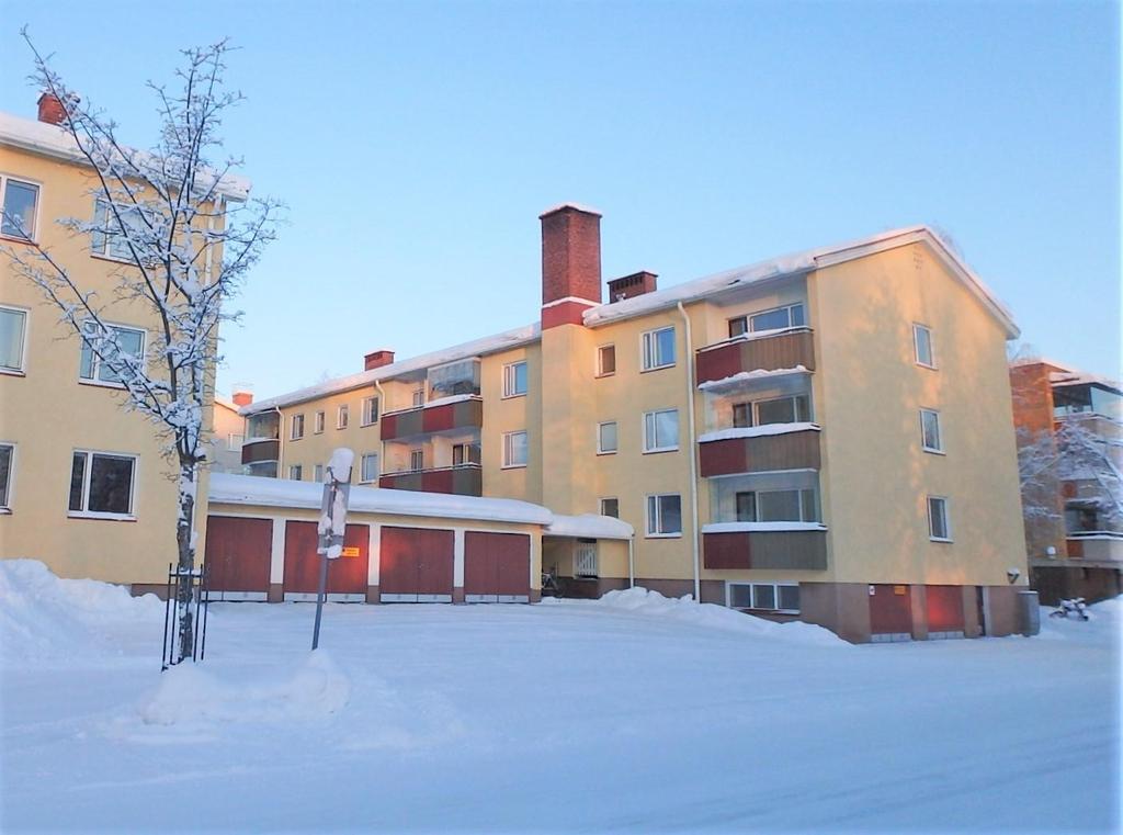 Kerrostalo Joensuu, Keskusta Kohdenumero 641478 1h, kk, 26,0 m² Kov. 1954 Energialuokka E 2018 Mh. 70 000,00 Vh. 70 000,00 Koulukatu 1.