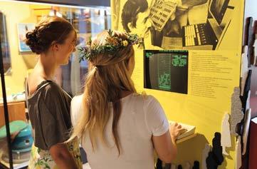 Lenin-museossa sijaitsee myös Tampereen omaleimaisin museokauppa, josta löytyy niin neuvostonostalgiaa, kulttiesineitä, matkamuistoja kuin kirjallisuuttakin.