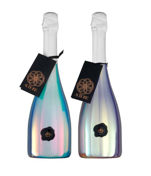17 Aurore Franciacorta Vuosikerta; Alue; Lombardia Rypäle; Chardonnay Alkoholi; 12,5 % Väri; pehmeä vaalean keltainen, jossa vihertäviä sävyjä Tuoksu; pehmeä, miellyttävä, päärynää, makeutta