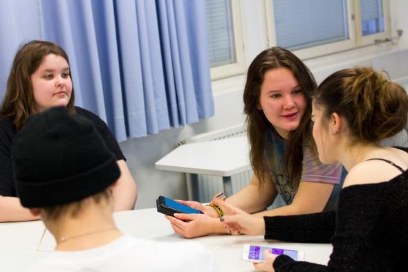 OPINTOKAMU-PELIN HYÖDYNTÄMINEN Ryhmänohjaajan tunneille tai tiimijaksolle ryhmäytymiseen ja keskustelun virittämiseen Ammattioppilaitoksissa yhteisiin tutkinnon osiin - viestintä- ja