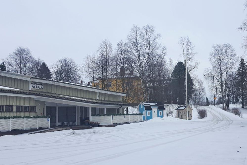 Suunnittelualueen itäpuoli rajautuu Mäkiraontiehen ja sen toisella puolella on valtakunnallisesti merkittävän rakennetun kulttuuriympäristön alueeseen (RKY) kuuluva Mäkiraonmäen vanha asutus.