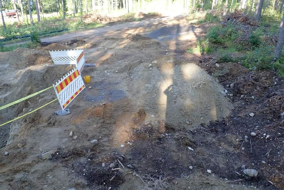 8 Tutkimusalueen itäosa kaivauksen alkutilanteessa.