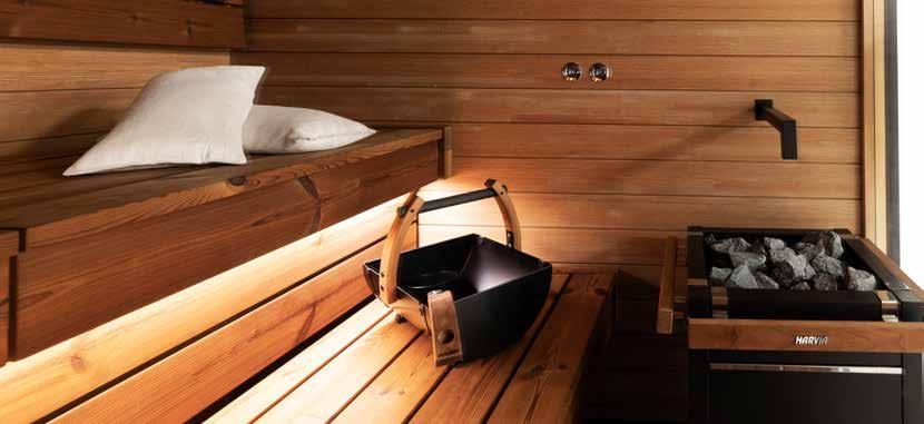 Liittämällä kaiuttimet musiikkilaitteisiisi voit nauttia haluamastasi musiikista saunatilassa.