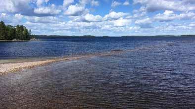 A rather rare, 300-metre long underwater sandbar is also connected to the island and can be admired from nearby rocks.
