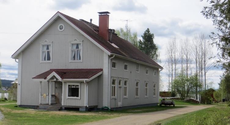 106. Anttila. Päärakennus on valmistunut vuonna 1929. Päärakennus on ollut aina asuttuna. Karjarakennus on valmistunut vuonna 1939. Karjanpito on lopetettu 1970-luvulla.