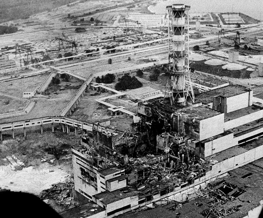 Reaktorin räjähdys Jäähdytteen kiehuminen ja positiivisen pikasulun aiheuttama reaktiivisuuslisäys veivät ketjureaktion kerkeästi kriittiselle alueelle.