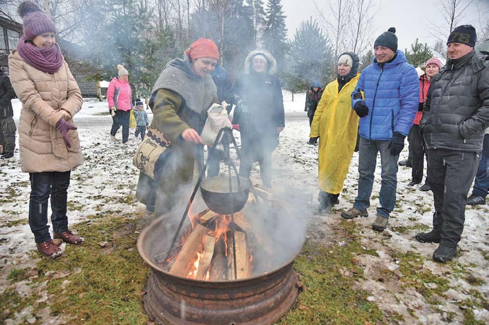 Puanajärven kylän alovehella. ÔÔ Anuksen muan pajat- tai S. 8 Nadežda Mičurova.