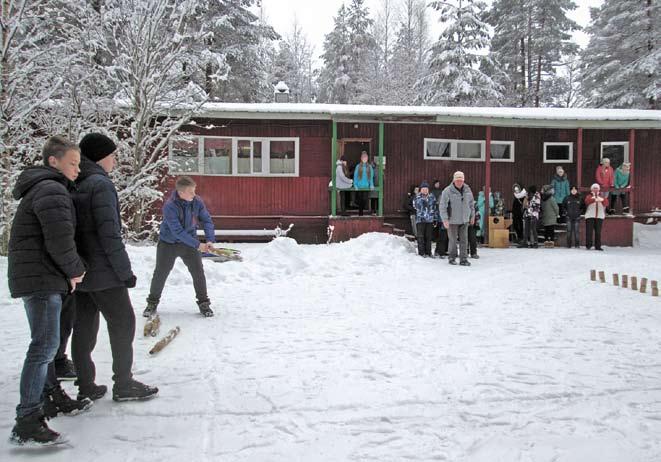 »»pruasniekka Kekri on aika kertuo vuuvven tulokšista»»piäjärven Vienan Virta -šeura jo toista kertua järještäy vanhua Kekrin pruasniekkua. «Oma Mua» 29.