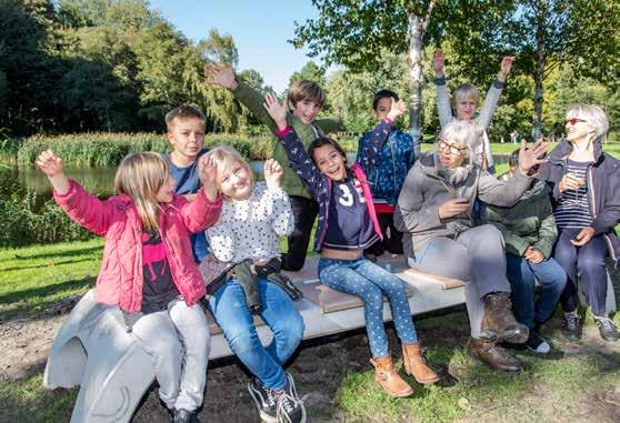 3 Samen en met daadkracht Rotterdamse strategie Foto: Leander Varekamp Pop-up Milieupark Bij een Pop-up Milieupark in Reyeroord, de voorbeeldwijk-van-morgen, kon men oude kleren of spullen ruilen of