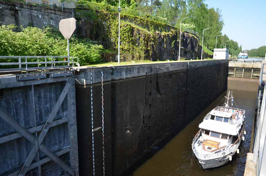 Lakiharjanteen (nykyisen junaradan kohdalla) jälkeen kaivanto leikkaa parin sadan metrin matkalla helposti kaivettavaa hiekka- ja sorakangasta.