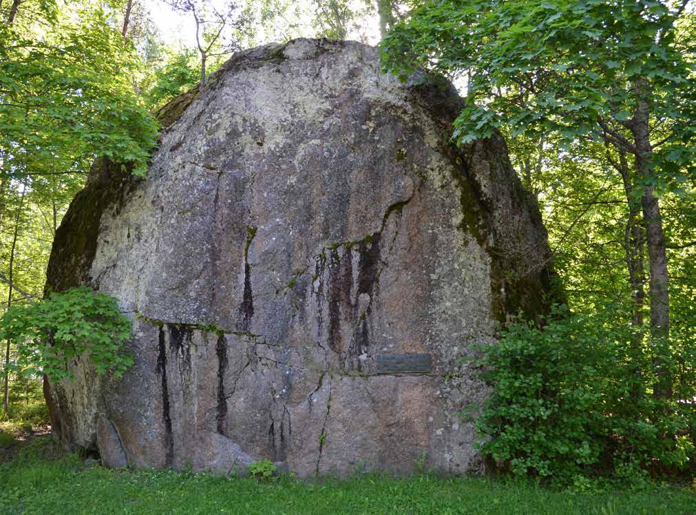 LÖYDÄ SAIMAAN KÄTKETYT AARTEET! DISCOVER THE HIDDEN TREASURES OF LAKE SAIMAA! Saimaa Geopark kertoo Saimaan vesistölabyrintin tarinan sen alkujuurilta miljoonien vuosien takaa aina tähän hetkeen asti.