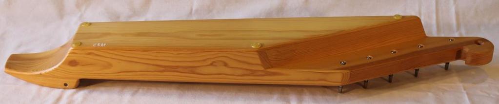 SM1477 Pituus 685 mm Rakennustiedot Leveys Korkeus Historia 98 mm 70 mm Kantele on ostettu Sibelius-museoon vuonna 2005.