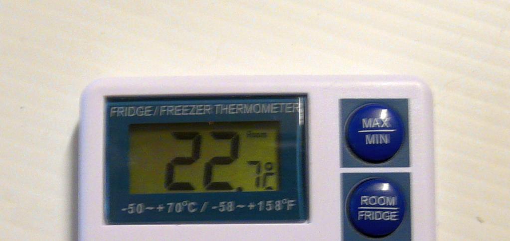 EcoStyle 5 Measuring Water Temperature with the Digital Thermometer Displaying temperature in ºC/ºF Measuring the external air temperature Measuring