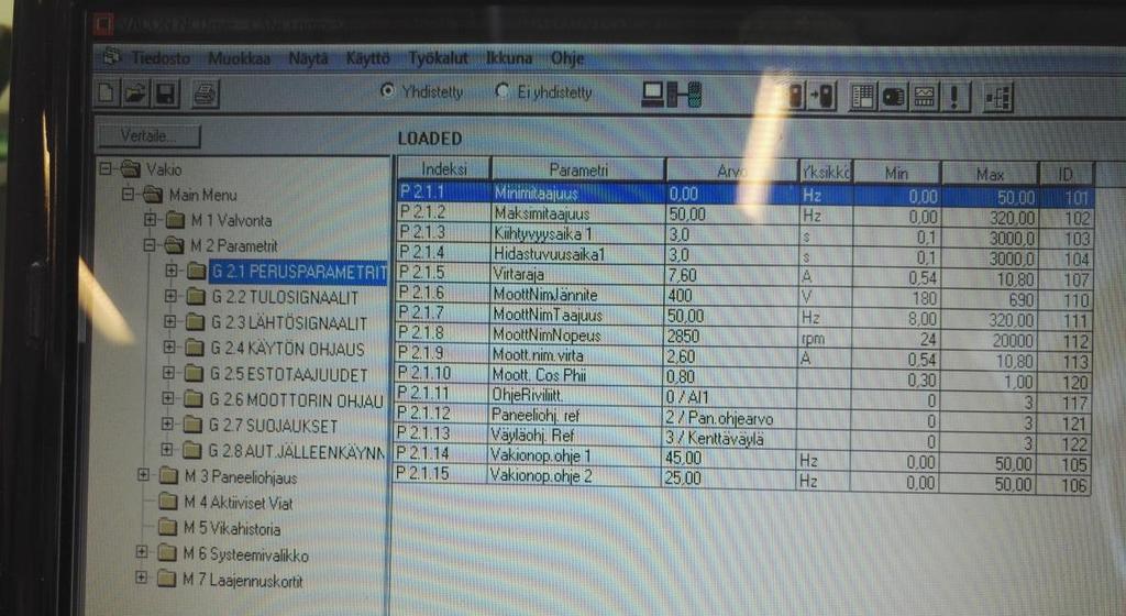 14 Kuva 8. Moottorin parametrit 2.1.6-10 asetettuna. 7.2.4 Simulointi Kytkinten ja antureiden puuttuminen ei haitannut työssä, kun käytössä oli testaamista varten rakennettu ohjainlaatikko (kuva 9).
