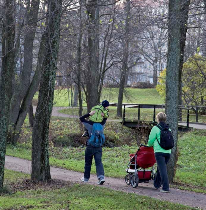 Kuva: VASTAVALO/JAAKKO VÄHÄMÄKI vinkkejä perheiden yhteiseen liikkumiseen. Myös verkkosivuille päivitimme tietoa perheen yhteisistä liikkumismahdollisuuksista.