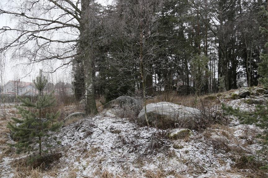 Naantalin kaupunki Asemakaavan selostus Ak-362 sivu 10/18 Suunnittelualue kuvattuna Soiniemenpuiston muinaismuistoalueelle. Käyttötarkoitusalueiden pinta-alat ja rakennusoikeuserittely, ks.