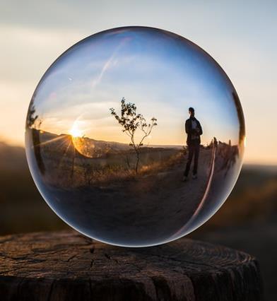Vanhemman reflektiivinen kyky Reflektiivinen kyky on taito olla keskellä kokemusta ja samalla ajatella sitä.