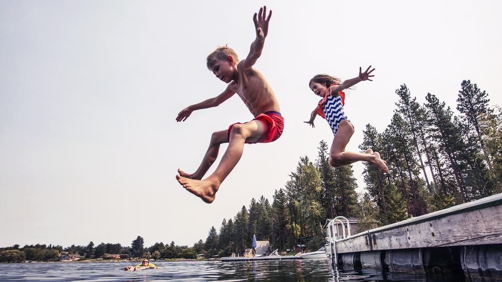 Oivallus 2 Urho oli odottanut malttamattomana perheemme purjehduslomaa merellä. Vesileikit olivat parasta mitä 6-vuotias tiesi.