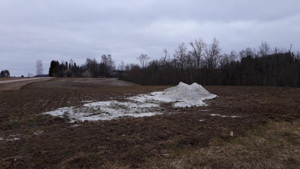 Kalkitus Peltojen pintakalkitus,muokkauskerroksen kalkituksella pyritään saamaan maa kasvien kasvun kannalta parempaan kuntoon.