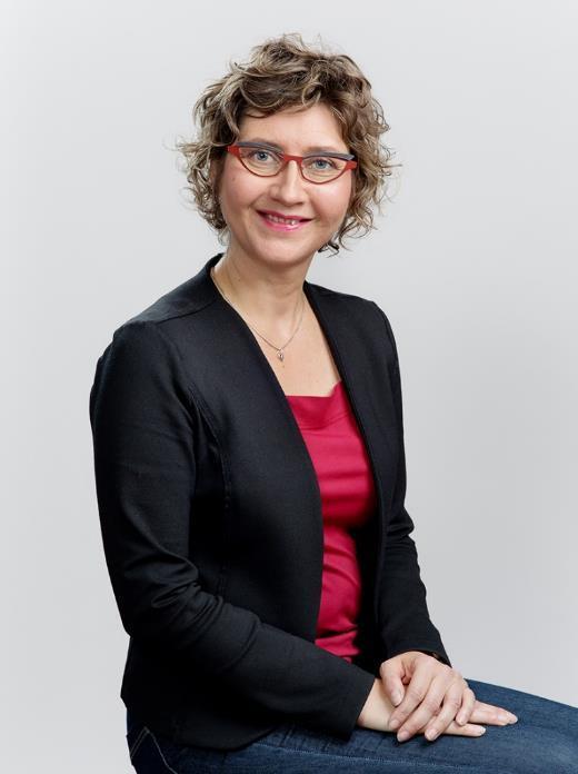 Kahden tyttären äiti :) Anna-Maria Teperi, FT Psykologian maisteri, 1993 Työ- ja organisaatiopsykologian lisensiaatti, 1996 Filosofian tohtori, 2012 Tutkija, tiimityö paperiteollisuudessa, 1994-2000