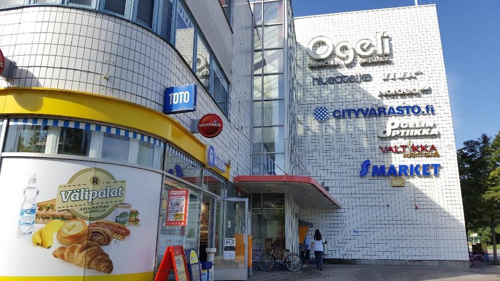 palveluiden määrä jää usealla asemalla hyvin vähäiseksi ja ne ovat yleisimmin kioski- ja kahvila-ravintolapalveluita. Ravintolapalveluiden laatu ei kuitenkaan aina vastaa kysyntää.