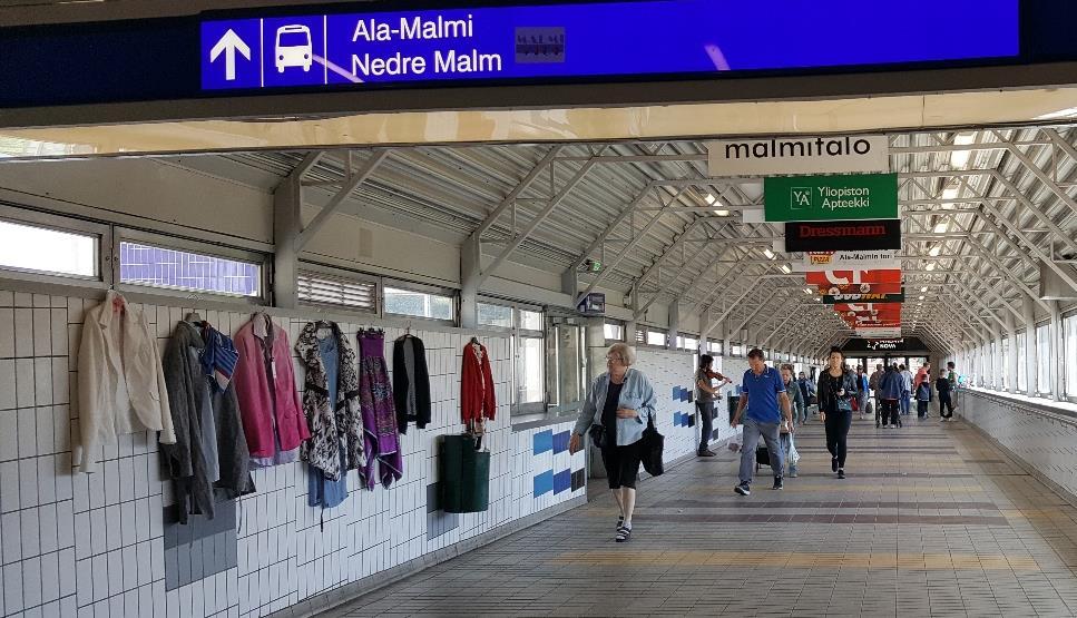 Kirpputorimyyntiä Malmin asemalla Palveluita voi sijoittua asemille myös pop up -tyyppisesti, mm. liikuteltaviin myyntipisteisiin, myyntivaunuihin tai -autoihin.