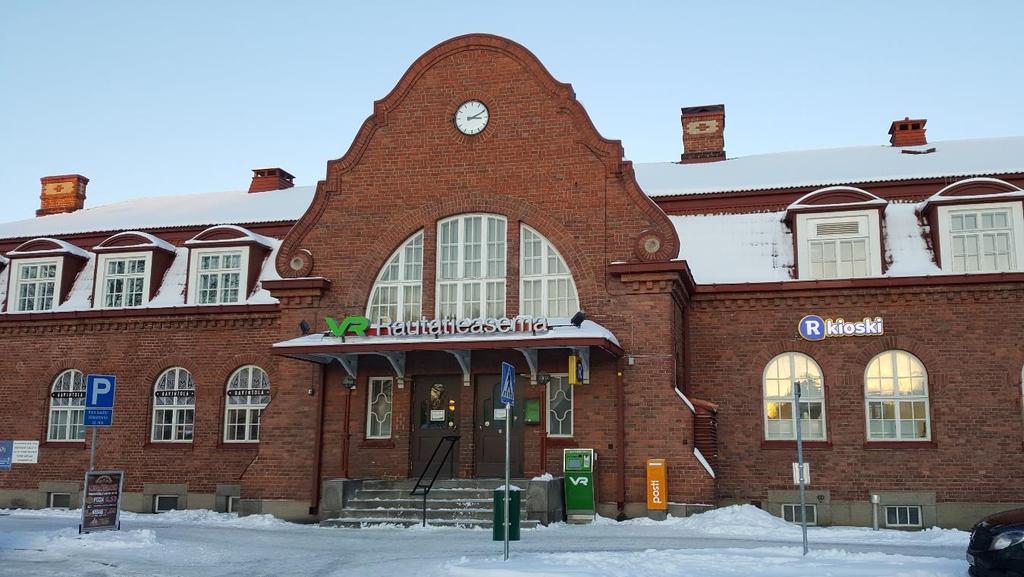 5.3. Sijainti ja näkyvyys Palveluiden toimintaedellytyksiin vaikuttaa oleellisesti sijainti. Sijoittuessaan asemanseudulle toimija kaipaa näkyvyyttä, jotta asiakkaat löytävät palvelun.