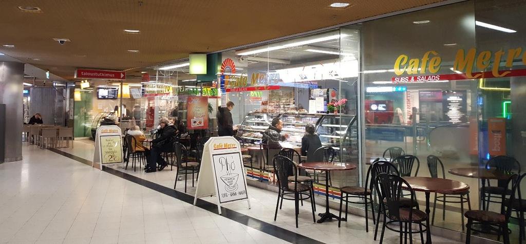 Kahvilatila on saanut levittyä liiketilan ulkopuolelle Yliopiston metroasemalla. Terassia toivoisi myös asemaravintolan pitäjä Hämeenlinnassa.